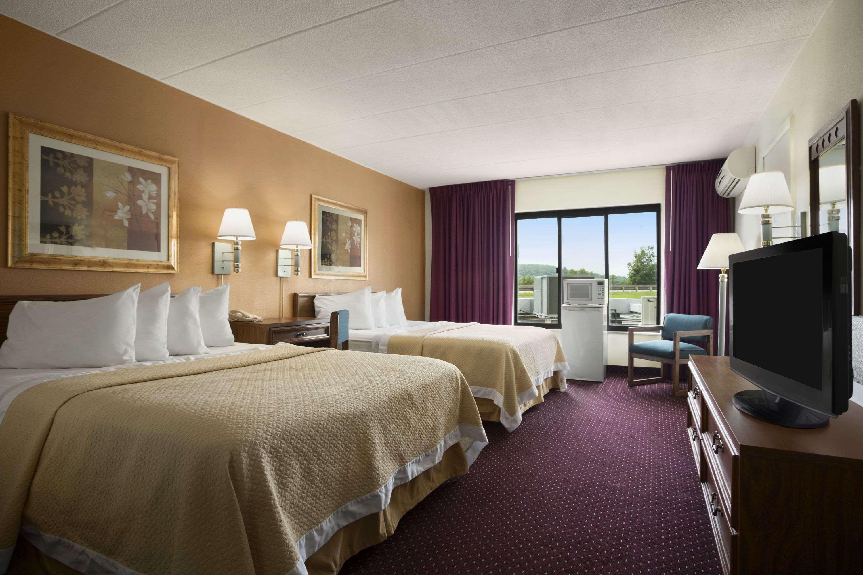 Готель Ramadaby Wyndham Pittsburgh-Нью-Стентон Екстер'єр фото