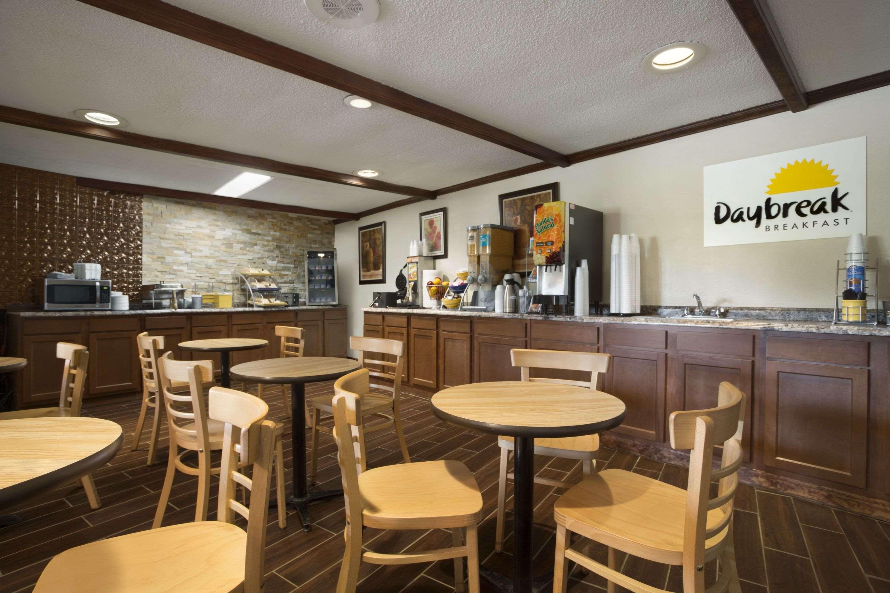 Готель Ramadaby Wyndham Pittsburgh-Нью-Стентон Екстер'єр фото