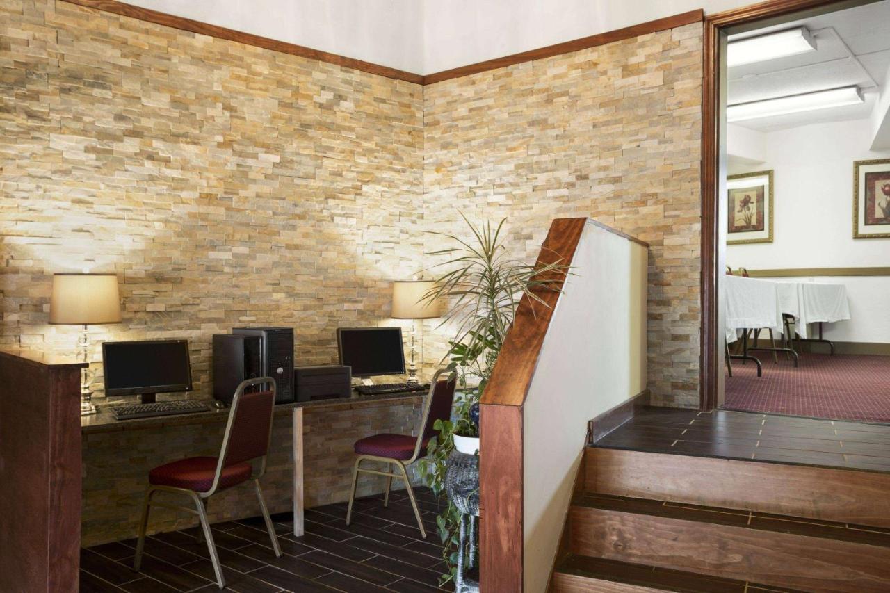 Готель Ramadaby Wyndham Pittsburgh-Нью-Стентон Екстер'єр фото