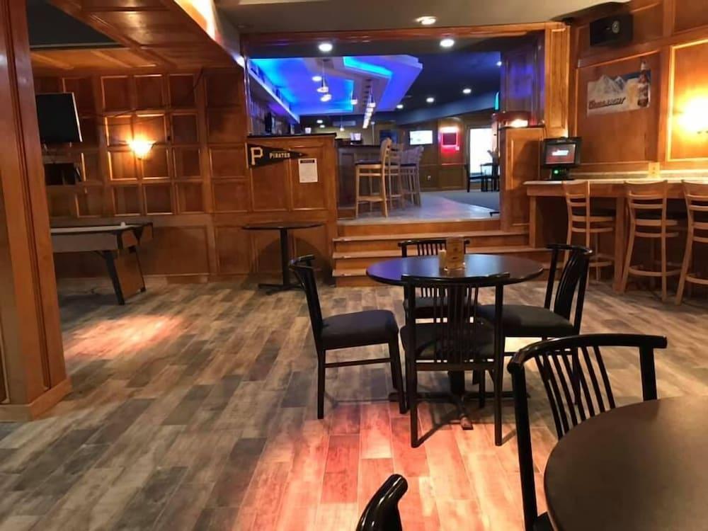 Готель Ramadaby Wyndham Pittsburgh-Нью-Стентон Екстер'єр фото