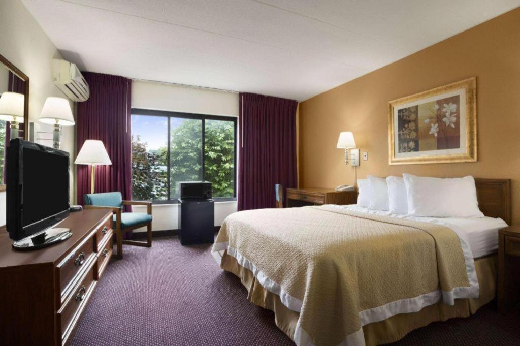 Готель Ramadaby Wyndham Pittsburgh-Нью-Стентон Екстер'єр фото