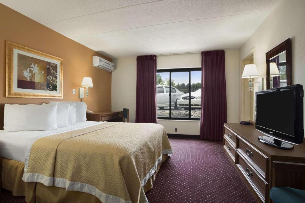 Готель Ramadaby Wyndham Pittsburgh-Нью-Стентон Екстер'єр фото