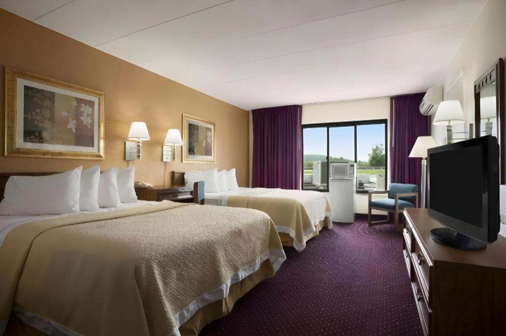 Готель Ramadaby Wyndham Pittsburgh-Нью-Стентон Екстер'єр фото