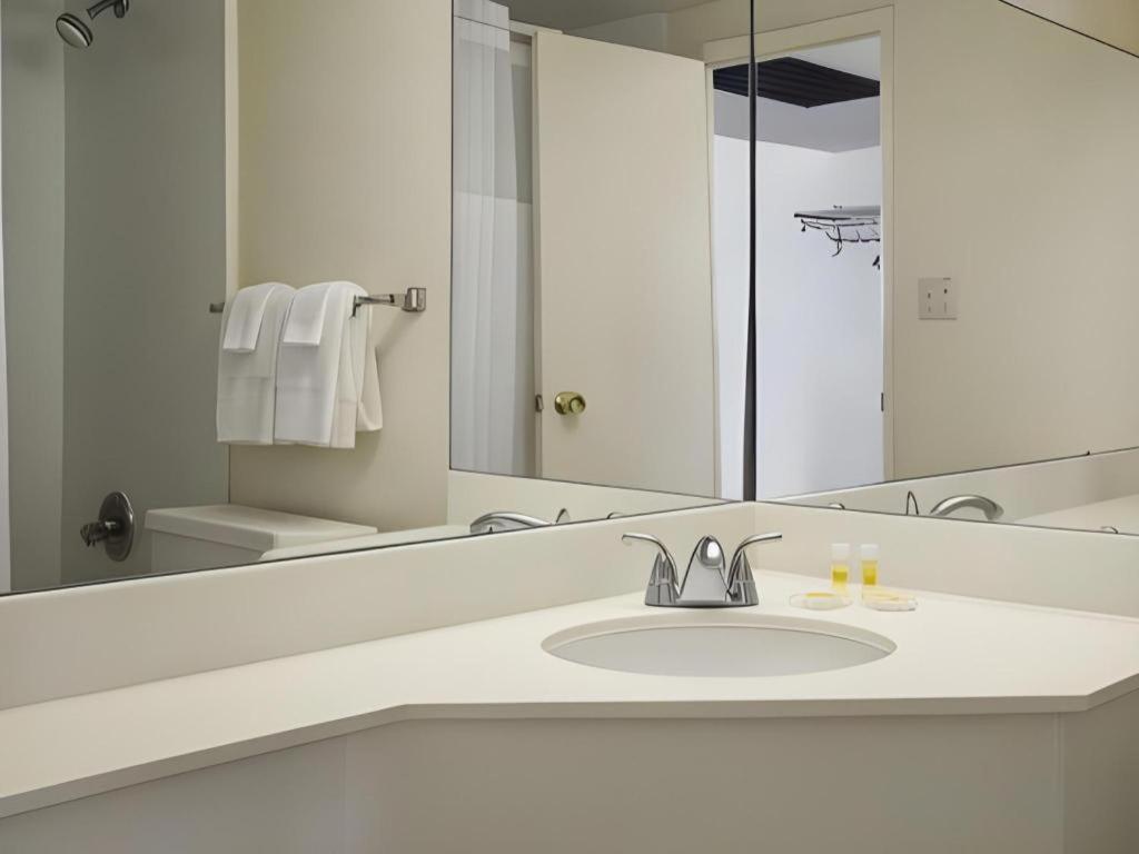 Готель Ramadaby Wyndham Pittsburgh-Нью-Стентон Екстер'єр фото